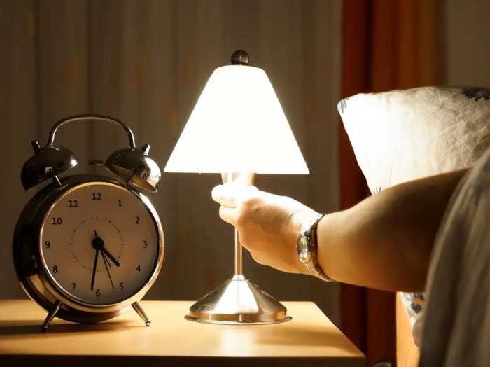 别再被8小时睡眠论忽悠了！50岁以后，最佳的睡眠时长是多少？